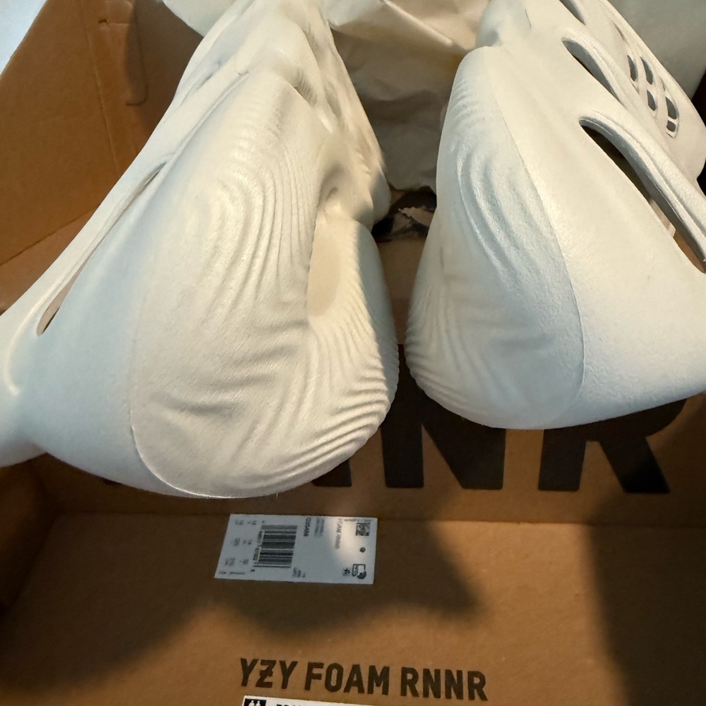 Adidas YZY Foam RNNR Box - Picture 7 of 7